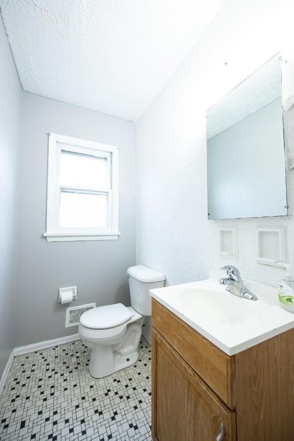 Cheerful Home With Free Parking And Wifi 로체스터 외부 사진