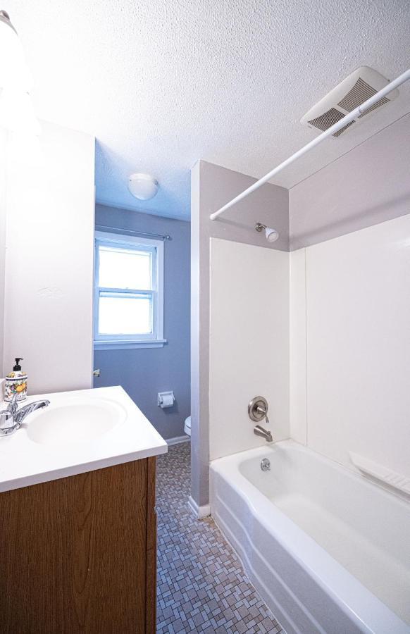 Cheerful Home With Free Parking And Wifi 로체스터 외부 사진